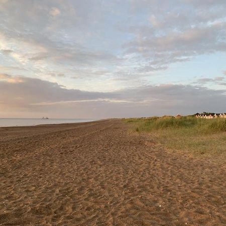 Shore Lodge. 4 Bed Bungalow Only Mtrs From The Beach. Sleeps 8 Sutton-on-Sea Kültér fotó