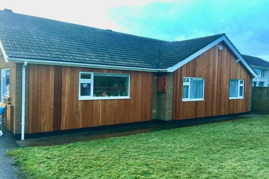 Shore Lodge. 4 Bed Bungalow Only Mtrs From The Beach. Sleeps 8 Sutton-on-Sea Kültér fotó