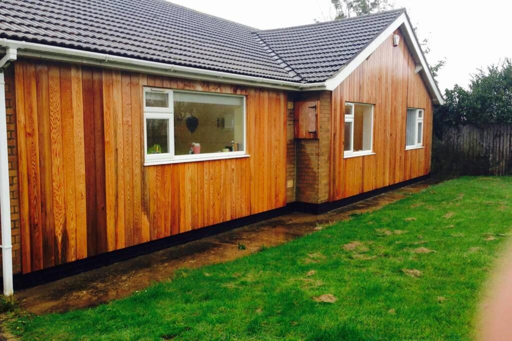 Shore Lodge. 4 Bed Bungalow Only Mtrs From The Beach. Sleeps 8 Sutton-on-Sea Kültér fotó